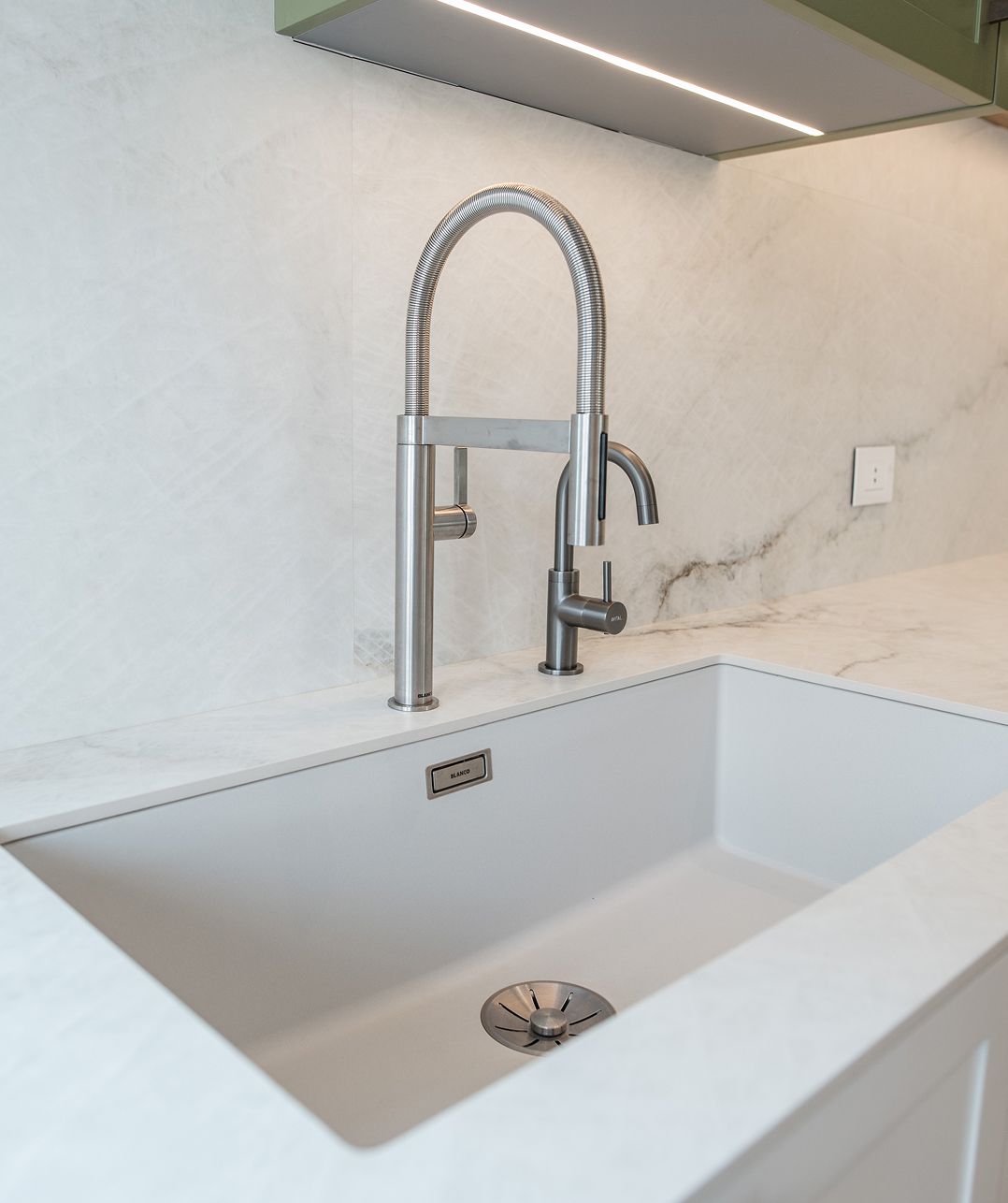 BLANCO Subline 800 sink in soft white with Quarzo off-white ceramic countertop, Mechref