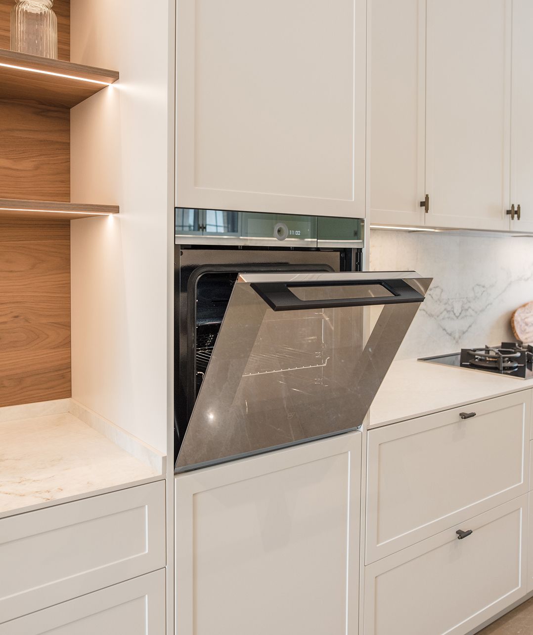 V-ZUG steam oven in classic framed lacquer cabinetry, Mechref