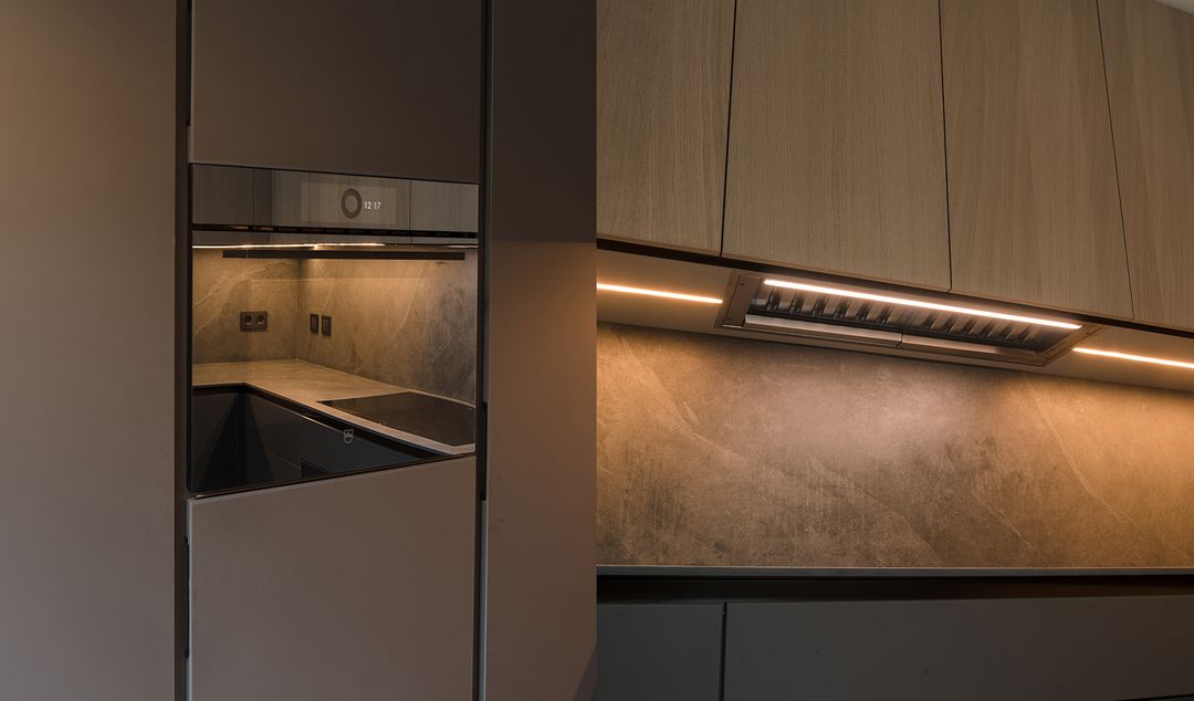 Desert Oak kitchen in Cornet Chehwan, view 4
