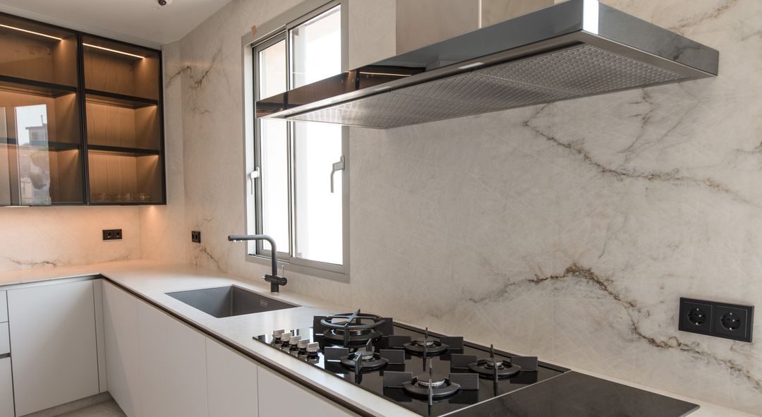 Pebble Triba veneer kitchen in Beit Meri, view 3
