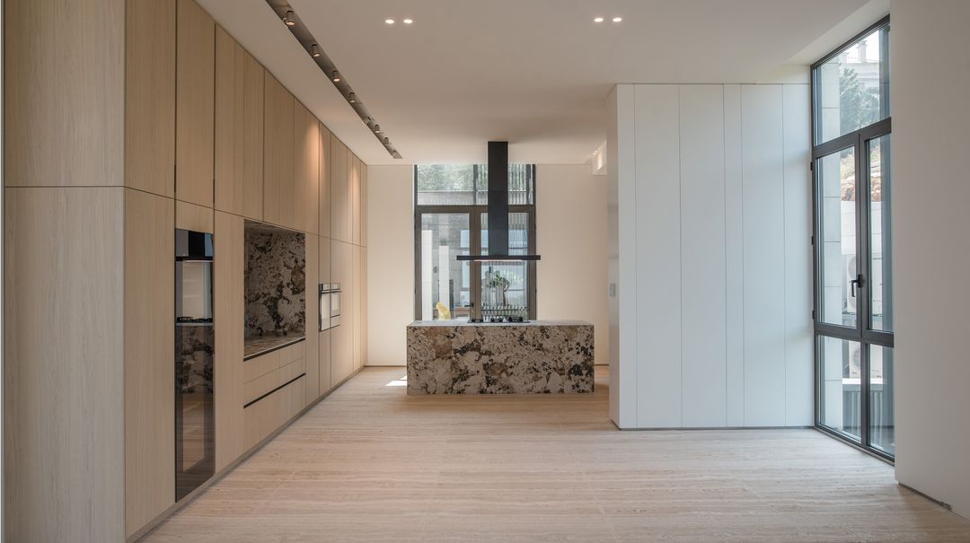 Milk Oak kitchen in Cornet El Hamra, view 8
