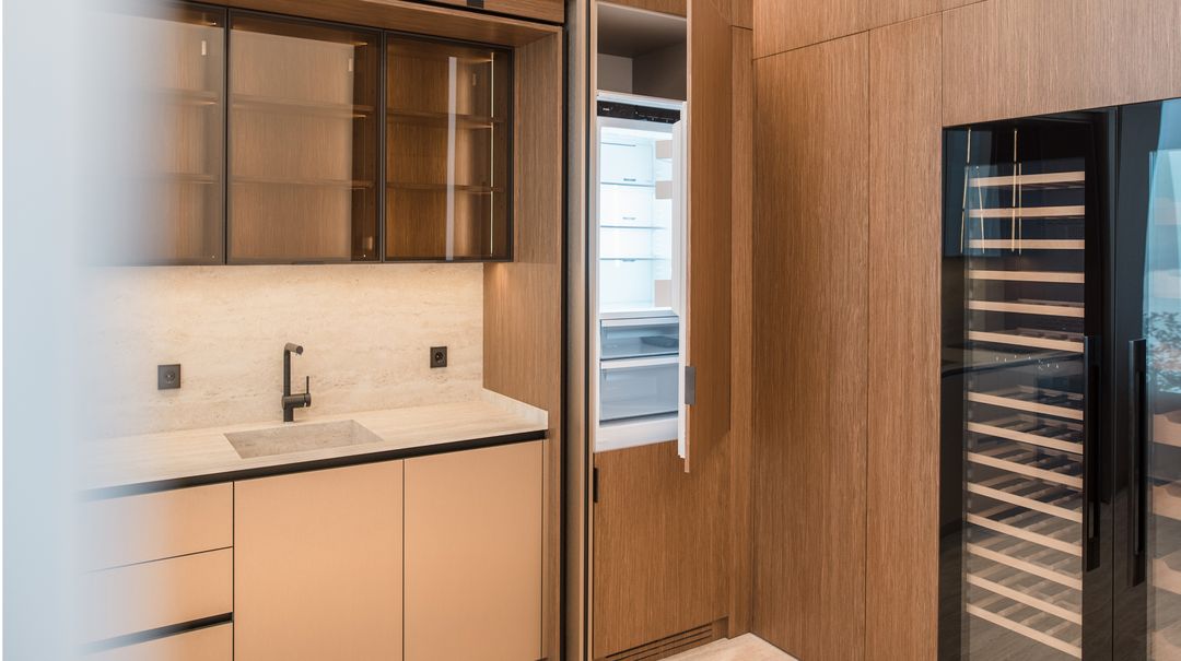 Brown oak kitchen in Saifi, view 3