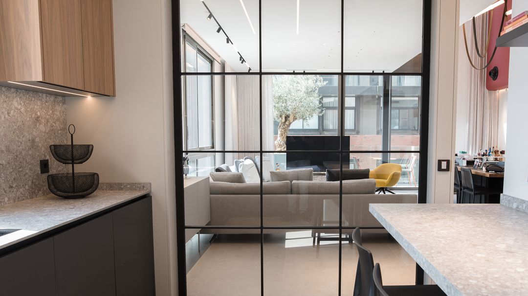 Walnut and graphite kitchen in Sin El Fil, view 3