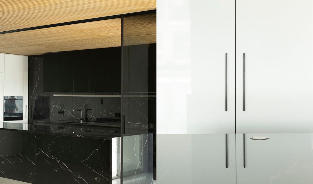 Black-and-white kitchen in Sayaneh, view 4