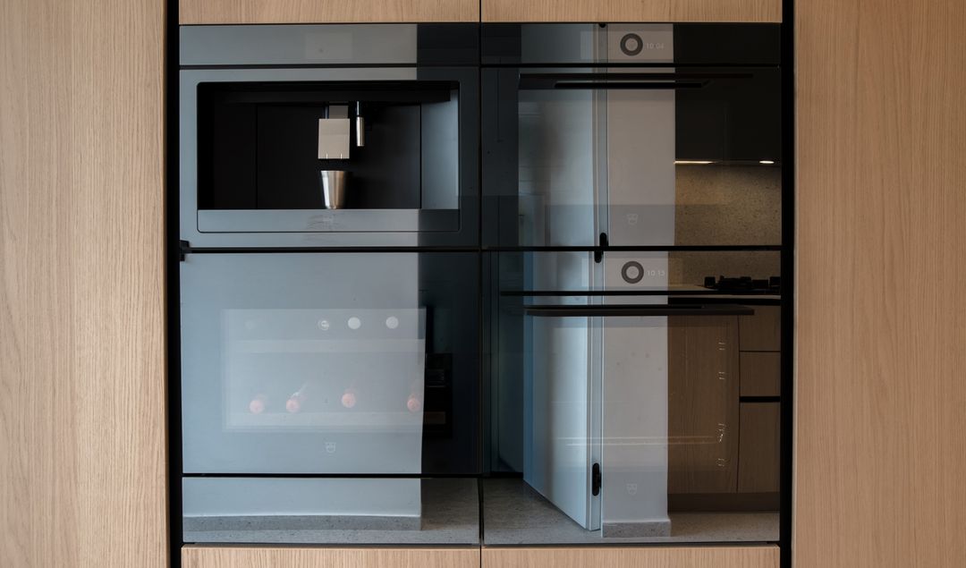 Ivory Oak and olive green kitchen in Jounieh, view 9