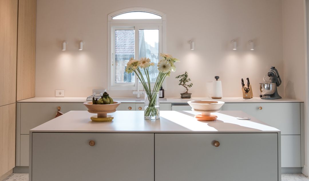 Ivory Oak kitchen in Beit Meri, view 6
