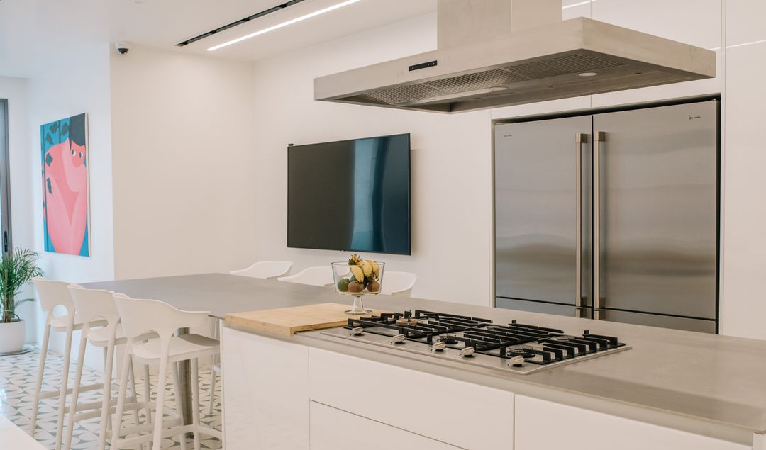 High-gloss white kitchen in Kraytem, view 13