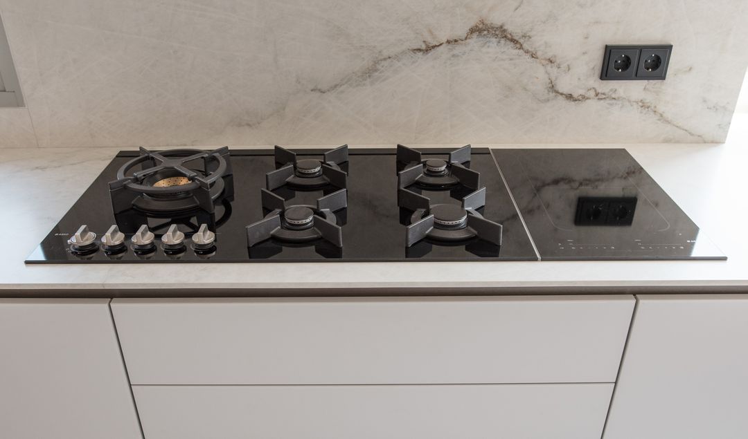 Pebble Triba veneer kitchen in Beit Meri, view 6