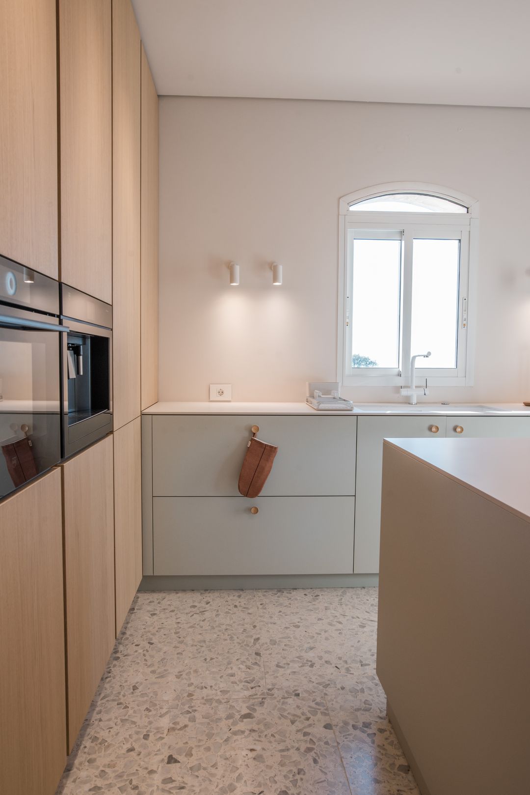 Ivory Oak cabinetry and drawers in muted tones, Beit Meri