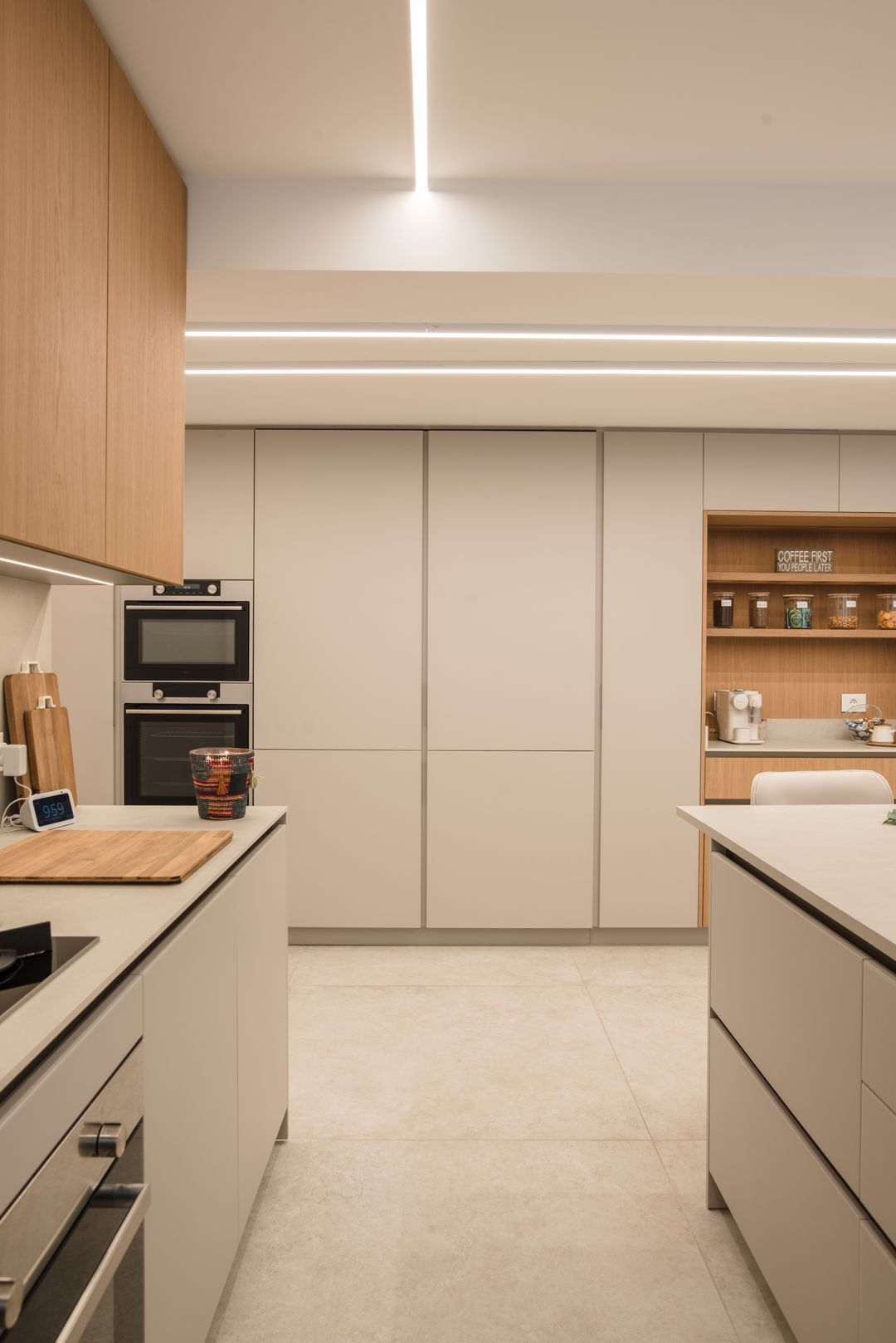 Expansive Crystal Sabbia work surfaces and storage, Ashrafieh