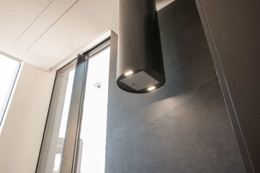 FIM hood in a Desert Oak kitchen, Cornet Chehwan