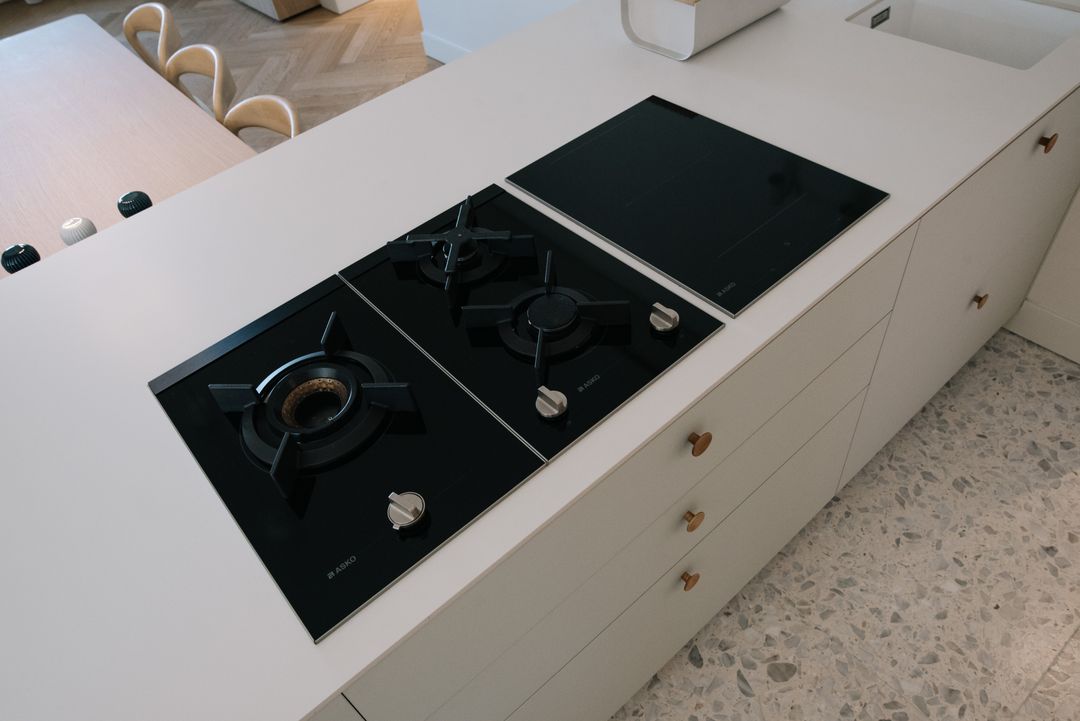 Built-in appliances set into Ivory Oak cabinetry, Beit Meri