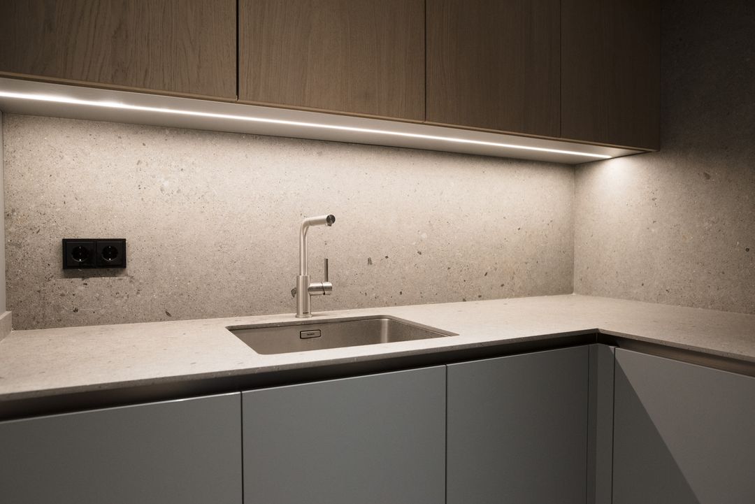 Desert Oak kitchen in Cornet Chehwan, view 8