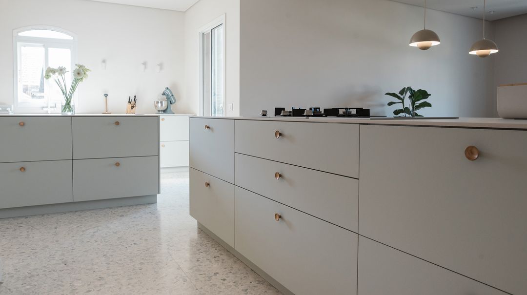 Ivory Oak kitchen in Beit Meri, view 3