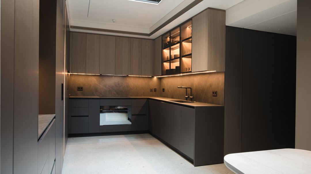 Desert Oak kitchen in Cornet Chehwan, view 3