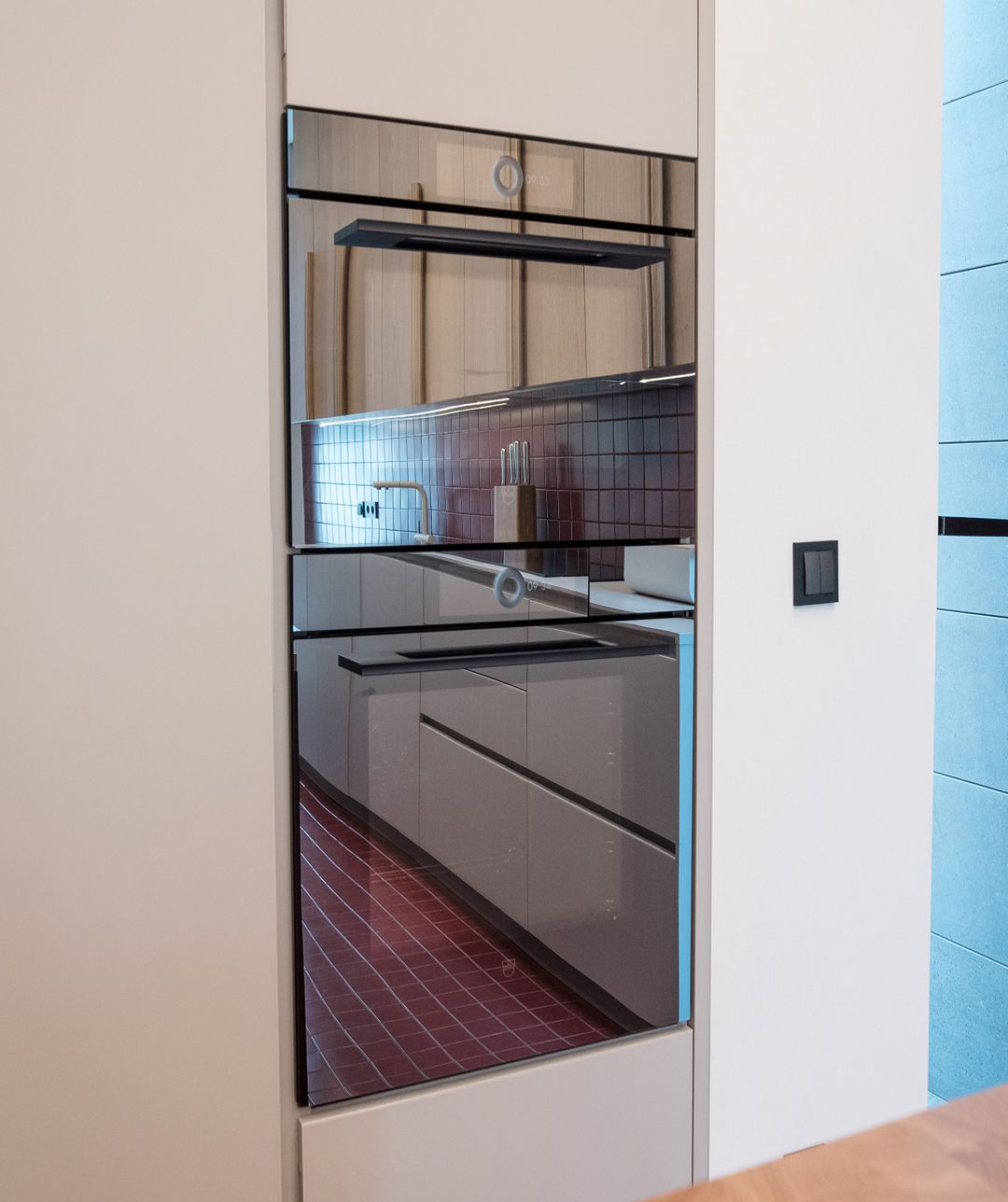 Integrated appliances in a Chili Ground and Ivory Oak kitchen, Cornet Chehwan