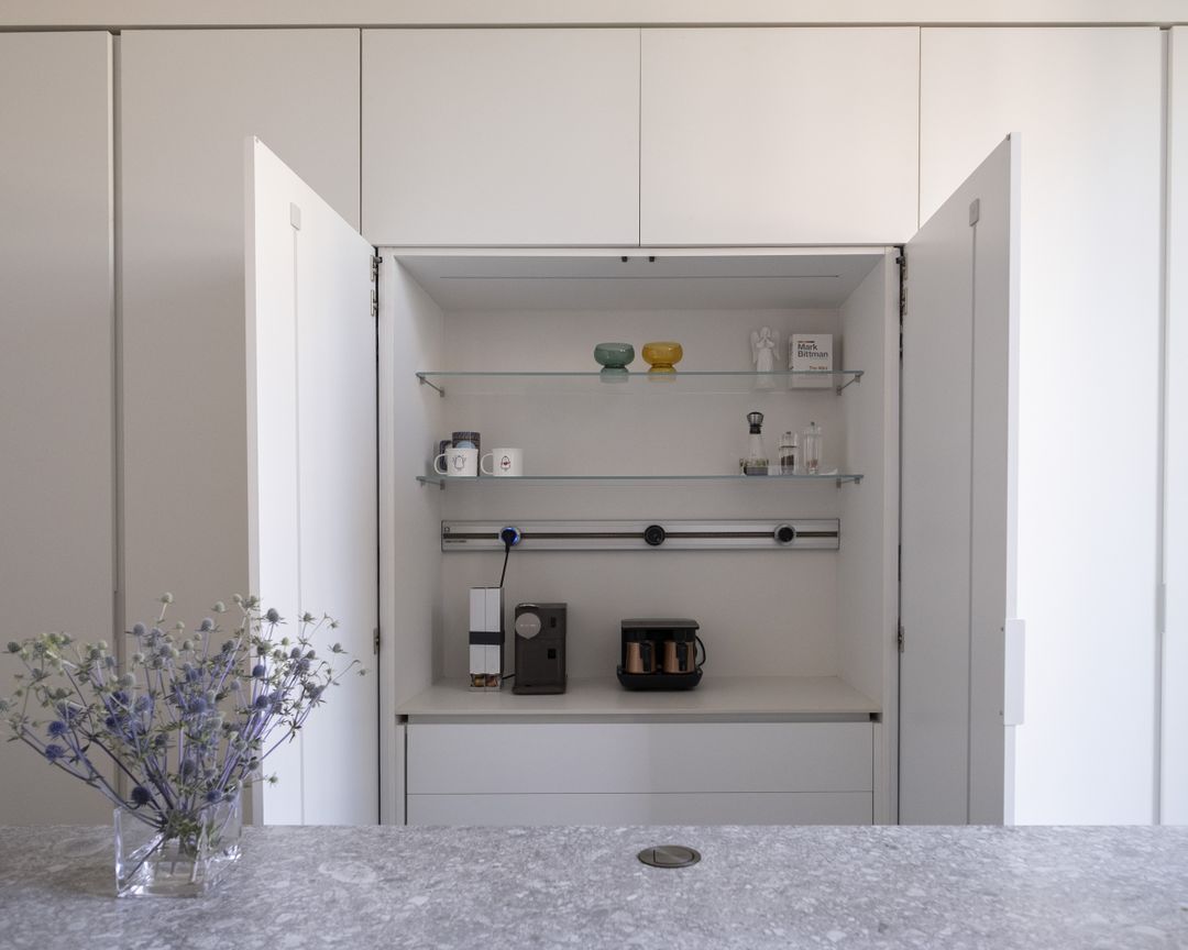 Minimal kitchen in Cornet Chehwan, view 4