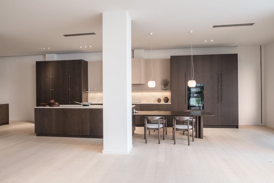 Burley oak showroom kitchen, view 7