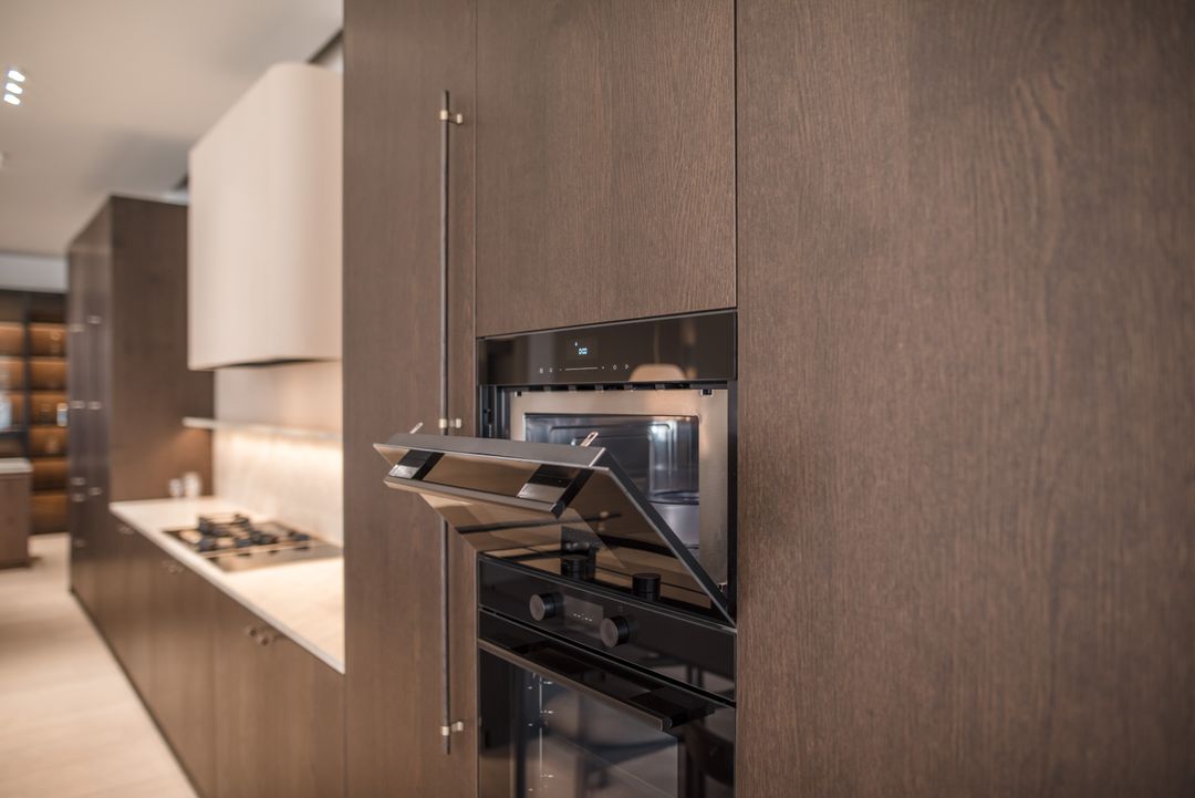 V-ZUG Miwell V600 and Combair V600 in burley oak cabinetry