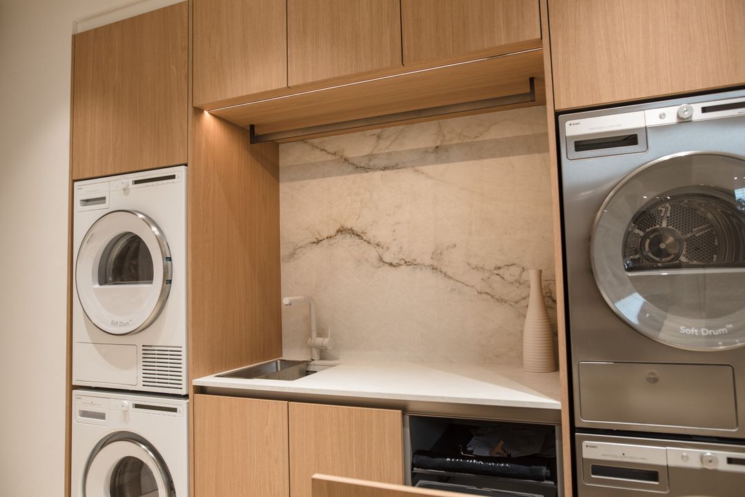 Oak laundry room in the showroom, view 3