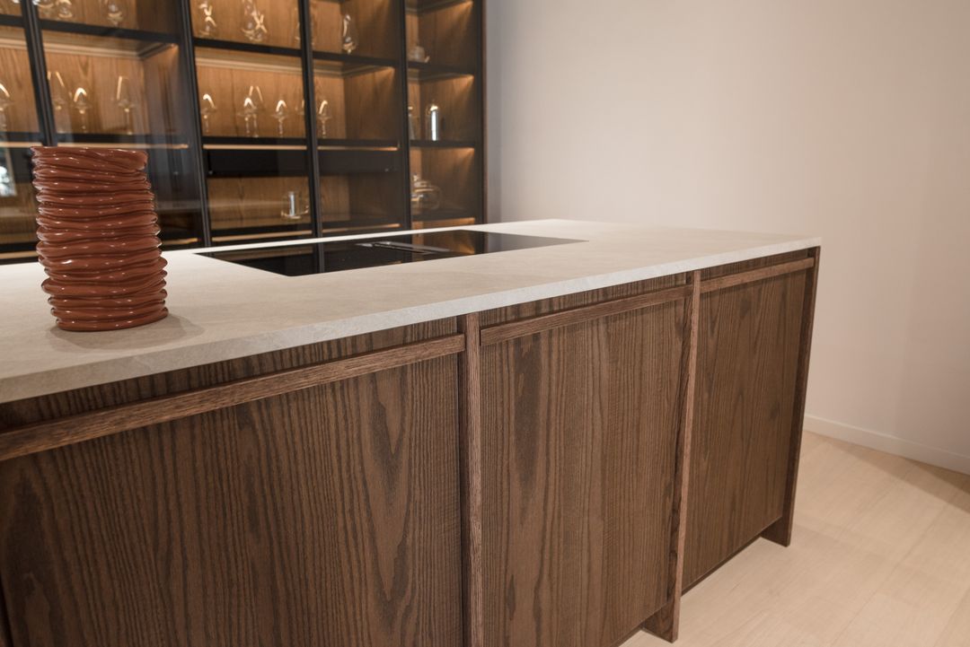 Glass showroom kitchen, view 4