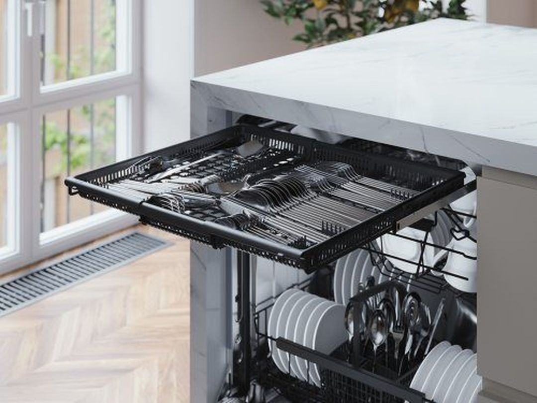 Top cutlery tray