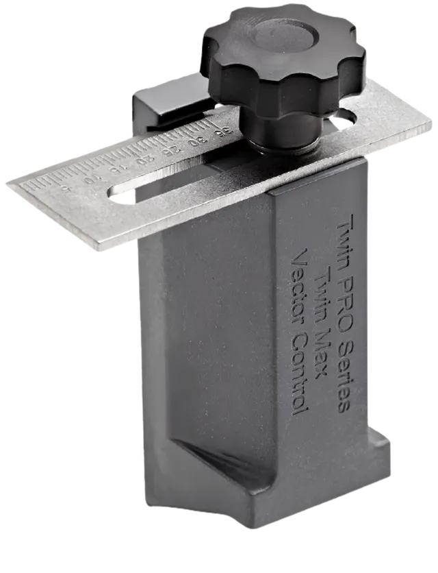 Komet Truss Rod Clip an der Tragstruktur einer Pivot-Anlage montiert