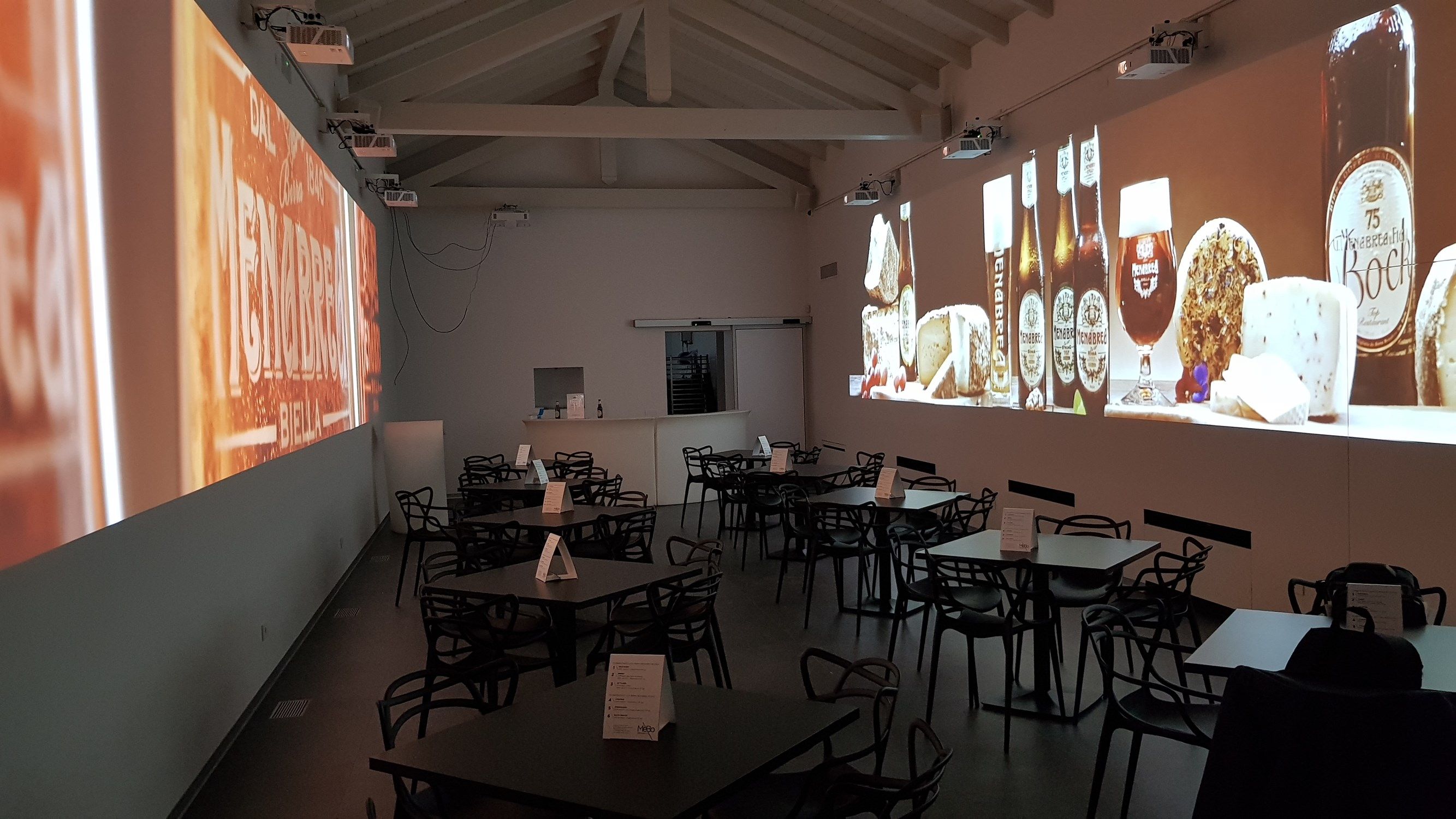 Optoma projection in a museum exhibition space