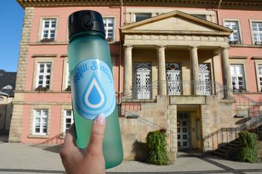 Refill-Stations Flasche vor dem Detmolder Rathaus