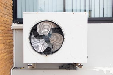 Das Außengerät einer Wärmepumpe oder Klimaanlage