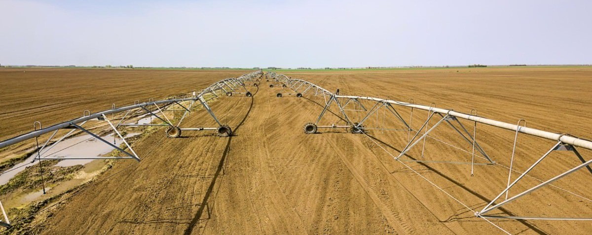 Center pivot irrigation system. agricultural land, aerial view.