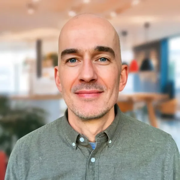 LinkedIn headshot example #2, real photo enhanced by AI