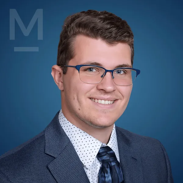 LinkedIn headshot example: placement mockup, real photo enhanced by AI