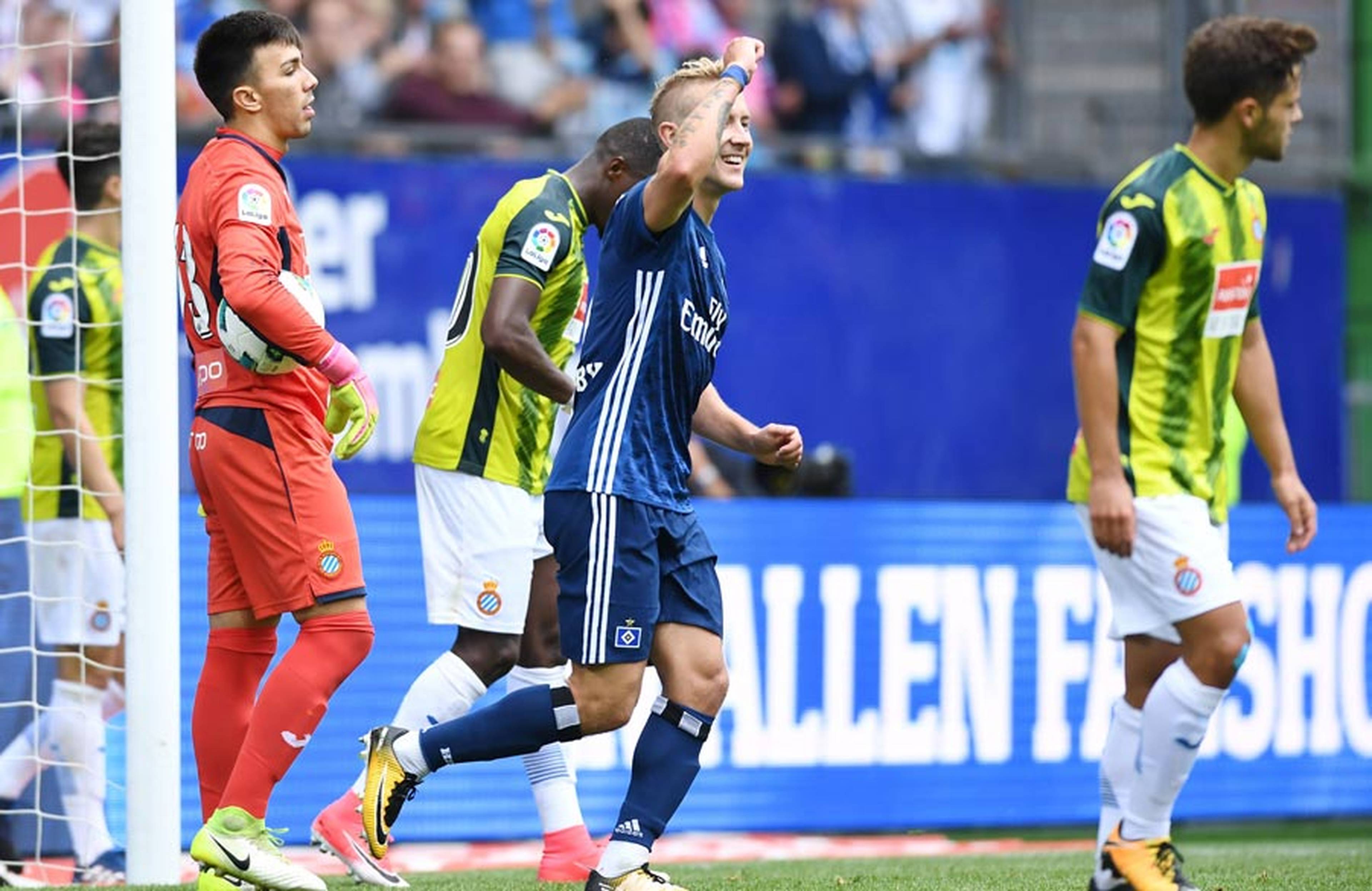 Lewis Holtby celebrats his late equaliser.