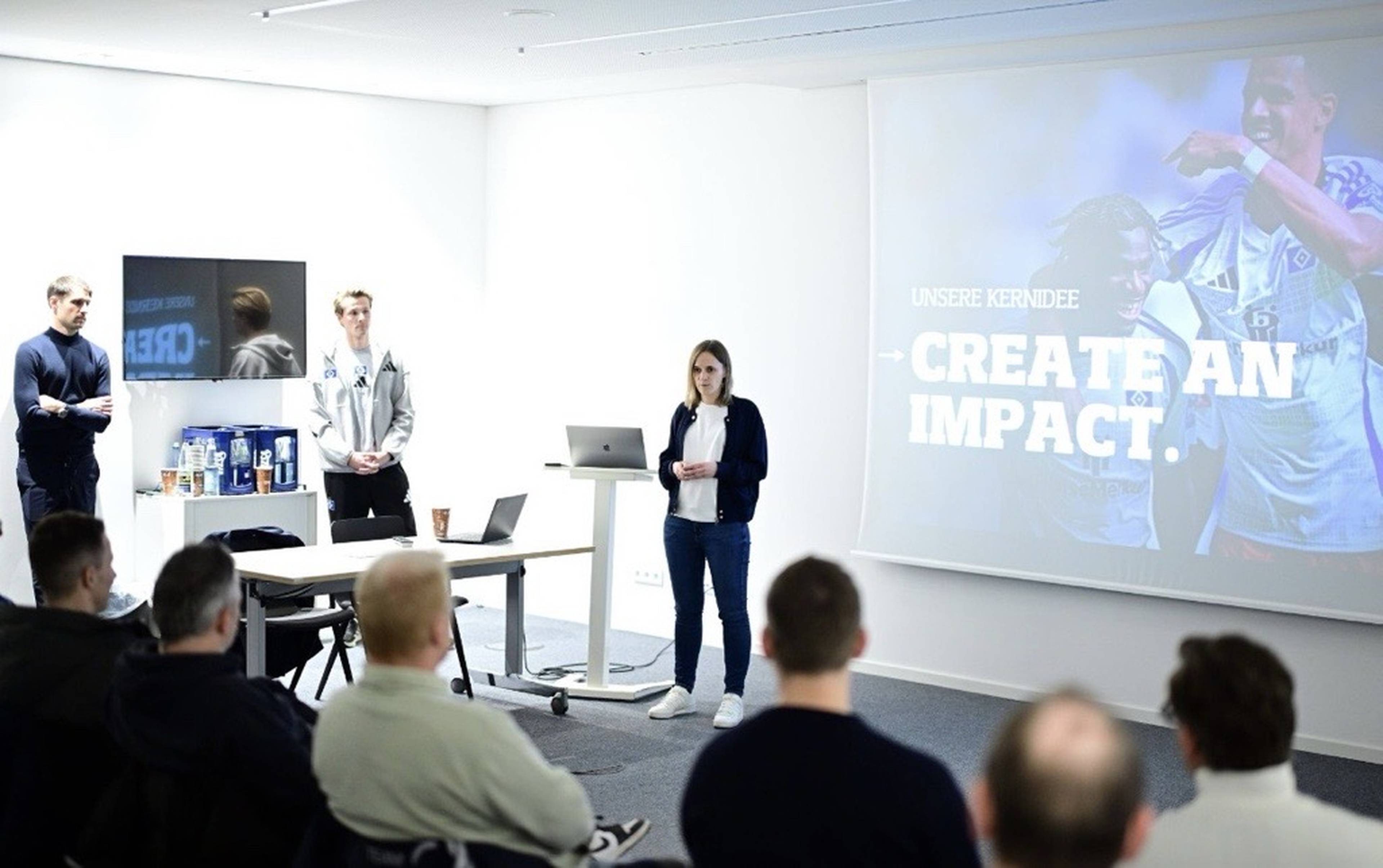 Der Business Club zu Besuch zum NLZ.