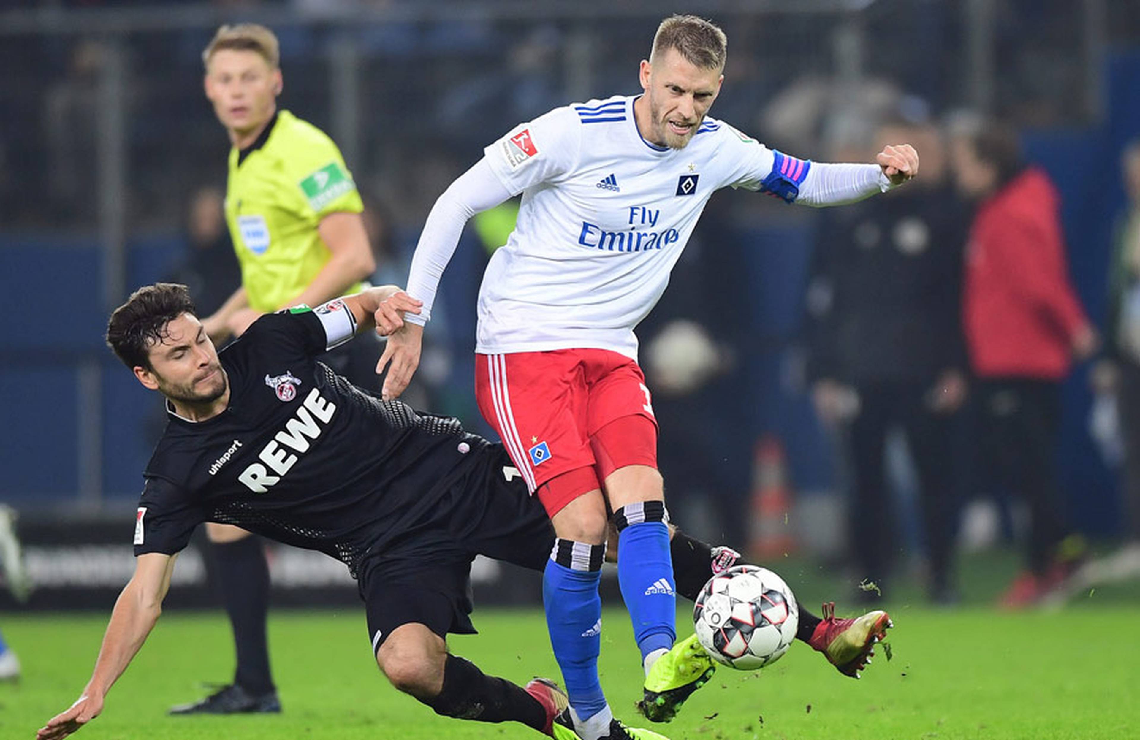 Aaron Hunt und Jonas Hector in einer Spielzene. 