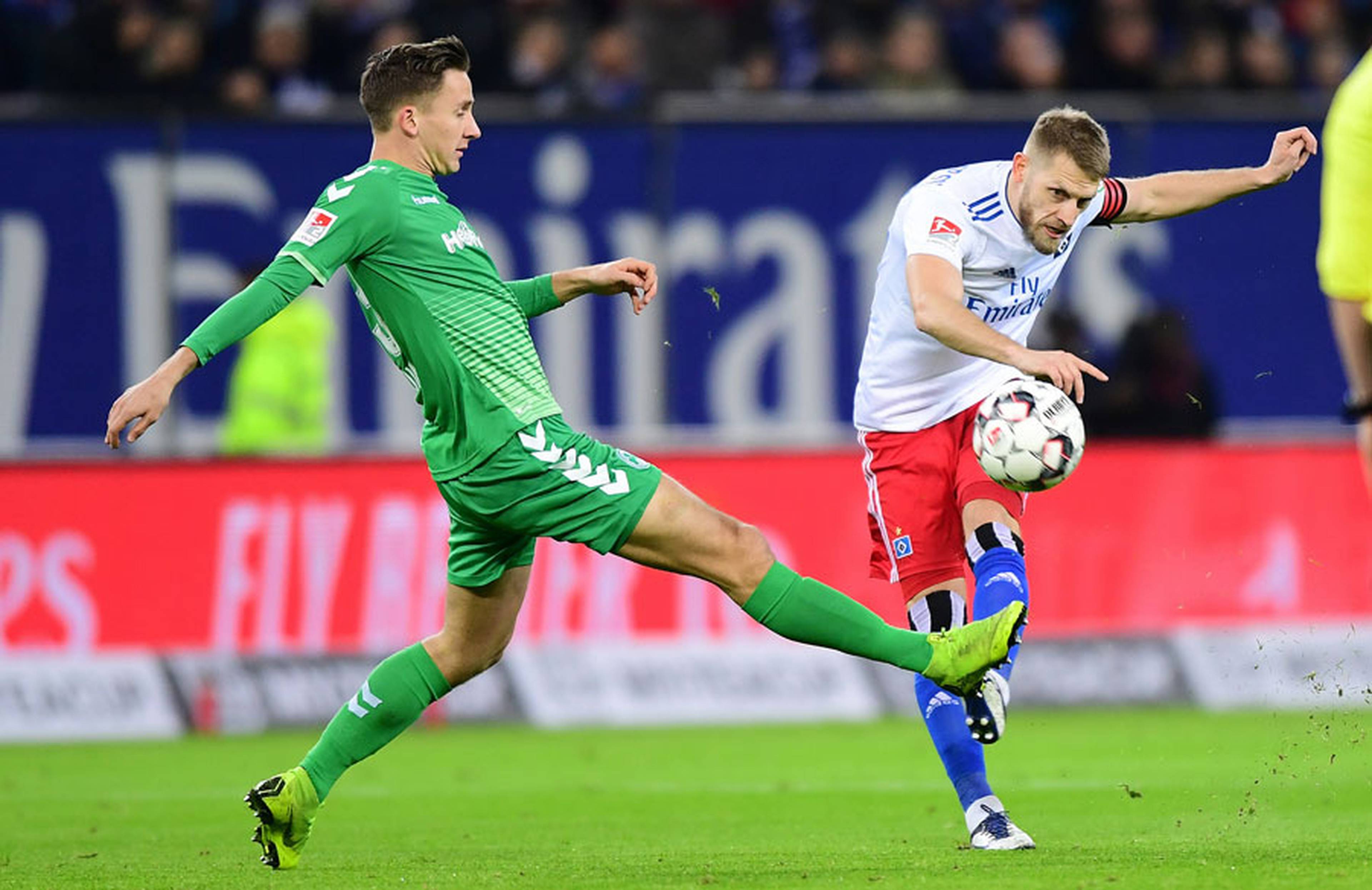 Aaron Hunt kehrte nach seinem Muskelfaserriss sofort in die Startelf zurück, war direkt wichtiger Fixpunkt im Spiel der Rothosen und wurde in der 85. Minute zum umjubelten Siegtorschützen.