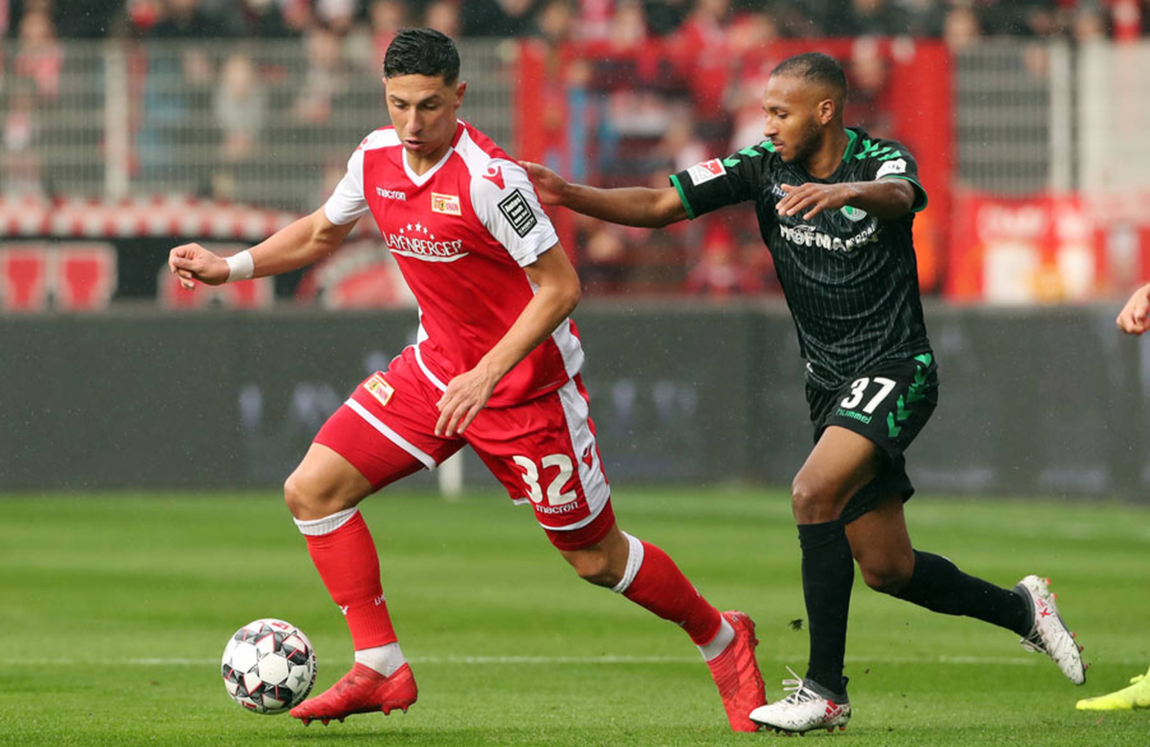 Union Berlin-Spieler im Zweikampf.