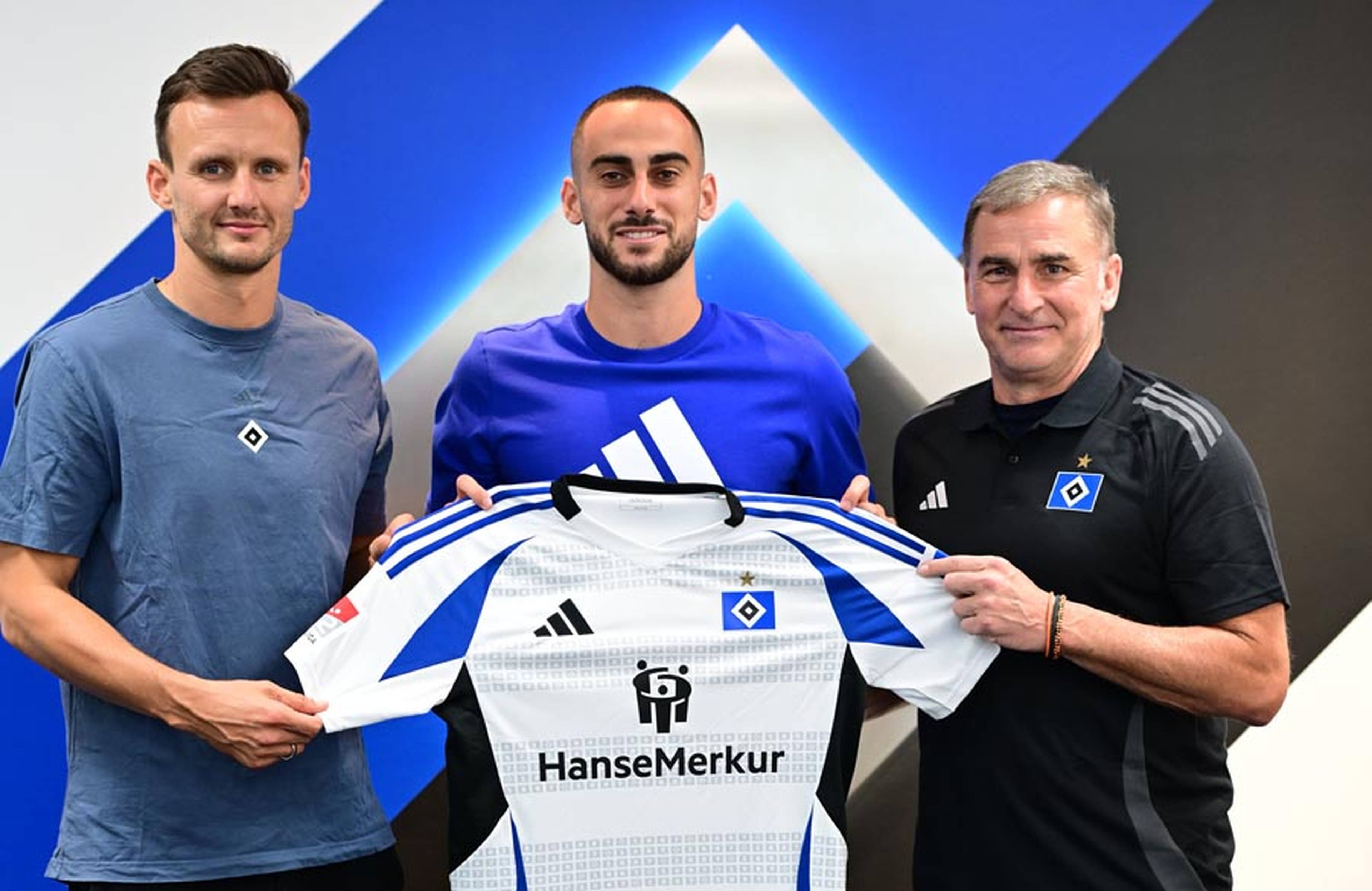 Glücklich über den abgeschlossenen Transfer: Claus Costa, Lucas Perrin und Stefan Kuntz. 
