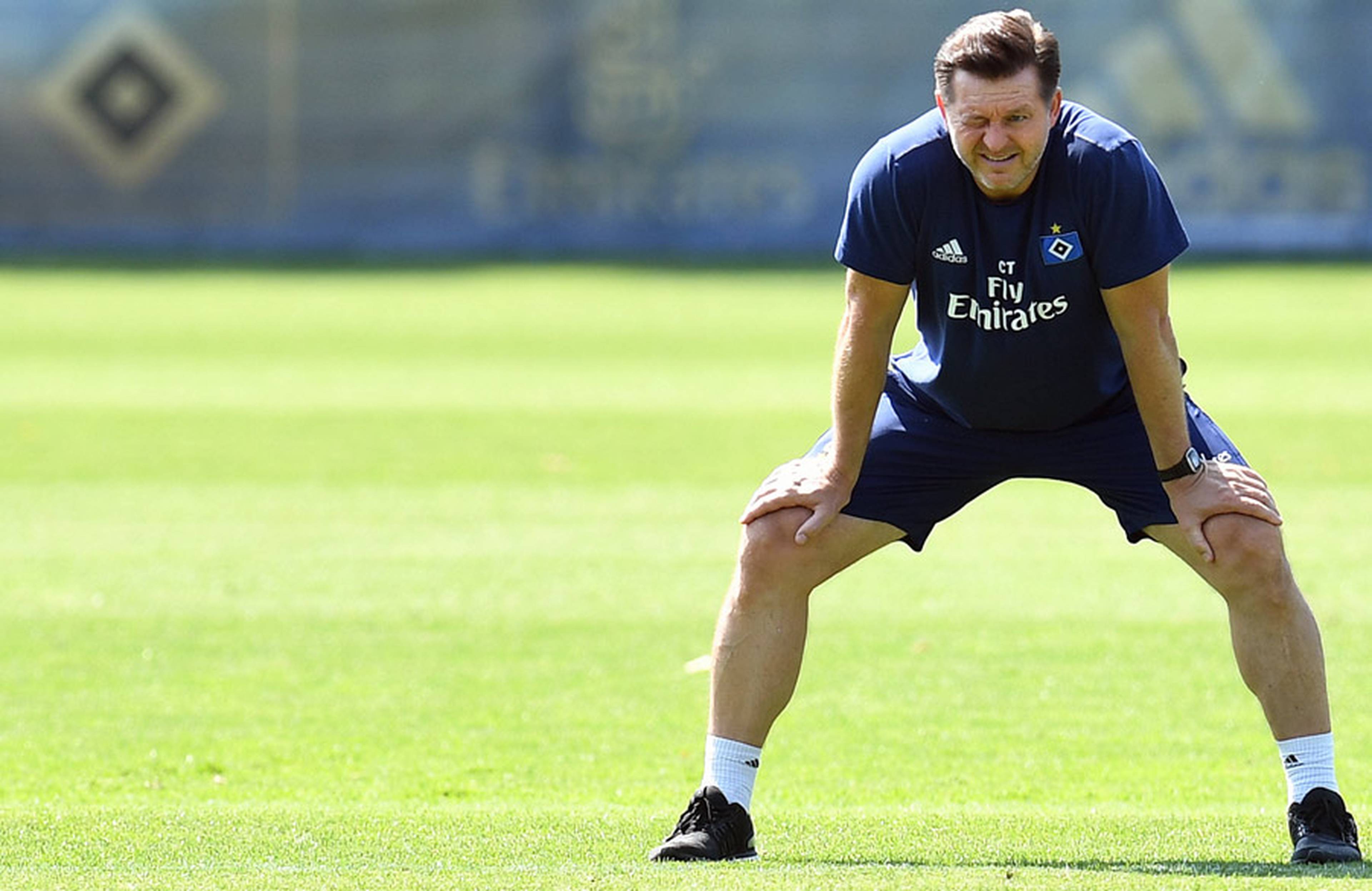 Trainer Christian Titz schaute in dieser Woche beim Training ganz genau hin, um mit seiner Mannschaft die Abläufe im Spiel nach vorn zu optimieren.