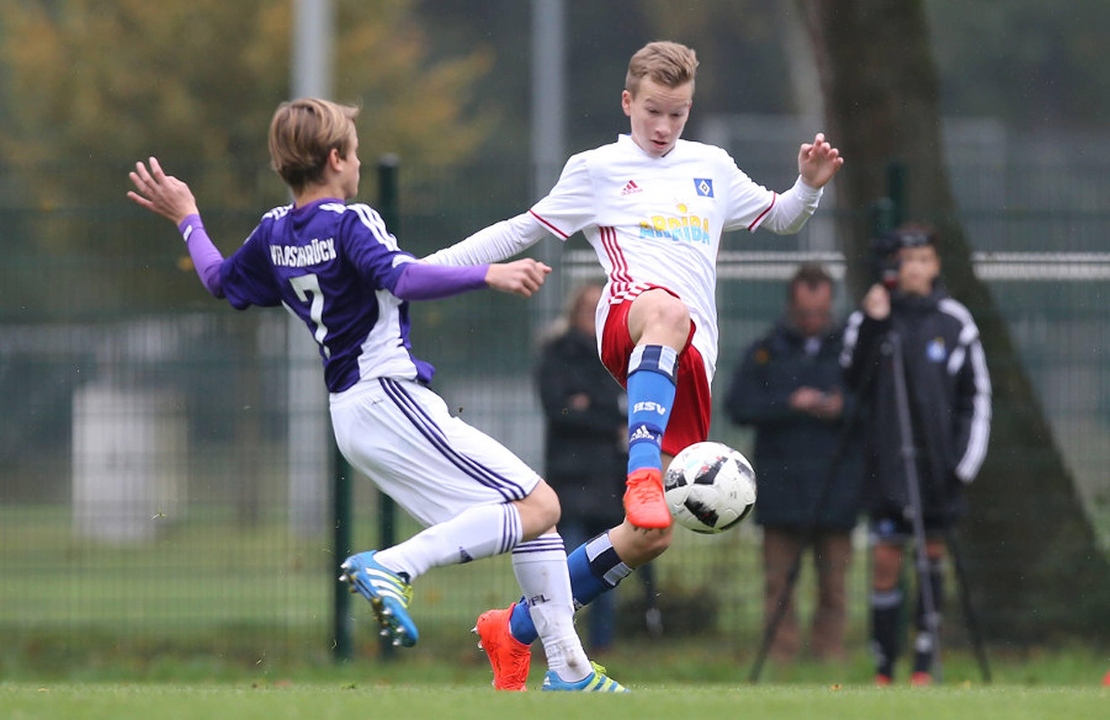 Alexander Aehlig und die U15 des HSV steht in Kiel vor einer schweren Aufgabe.