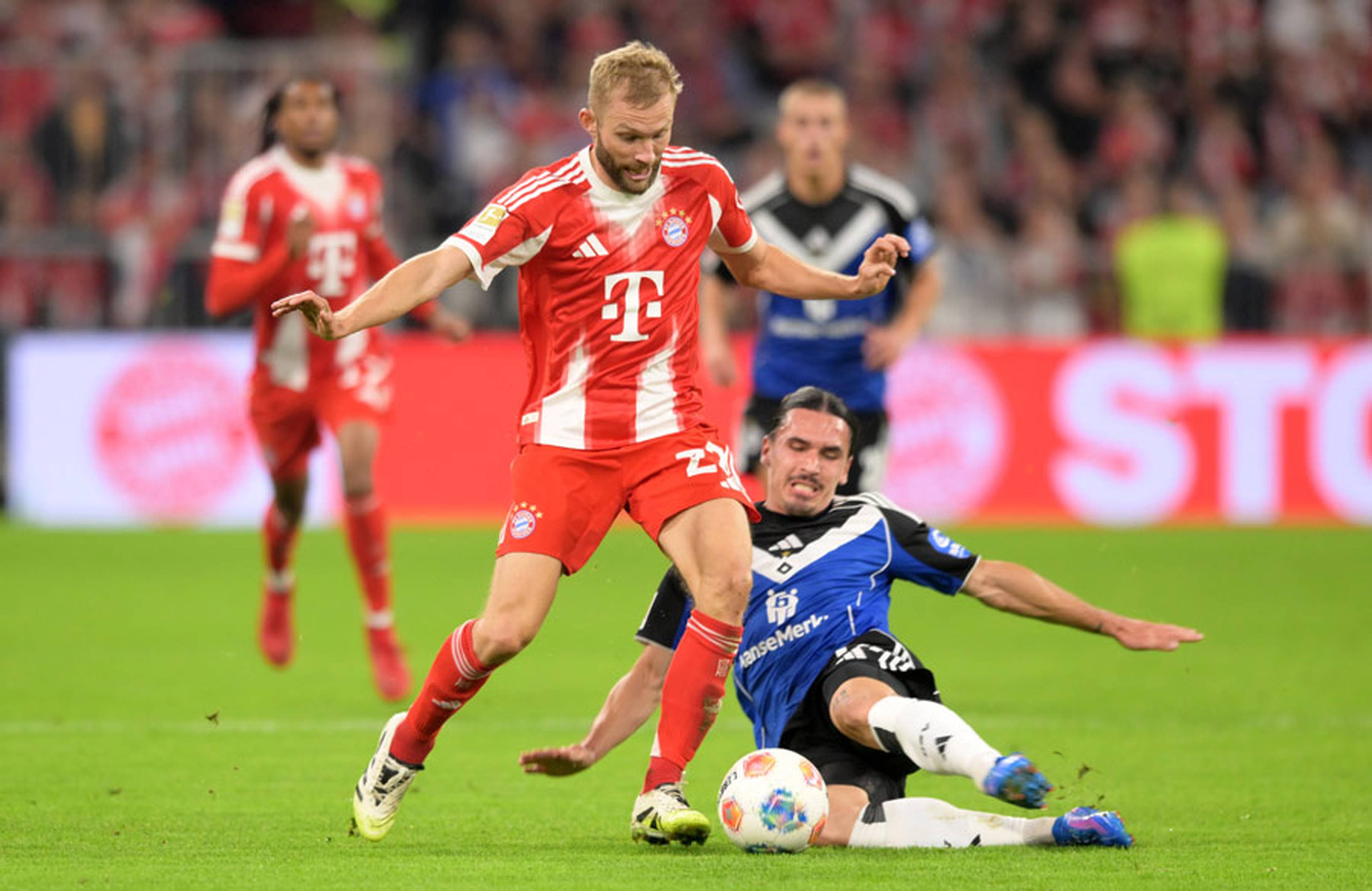 In the second half, the Rothosen played with a lot of graft, like Rayan Philippe in this challenge against Konrad Laimer.
