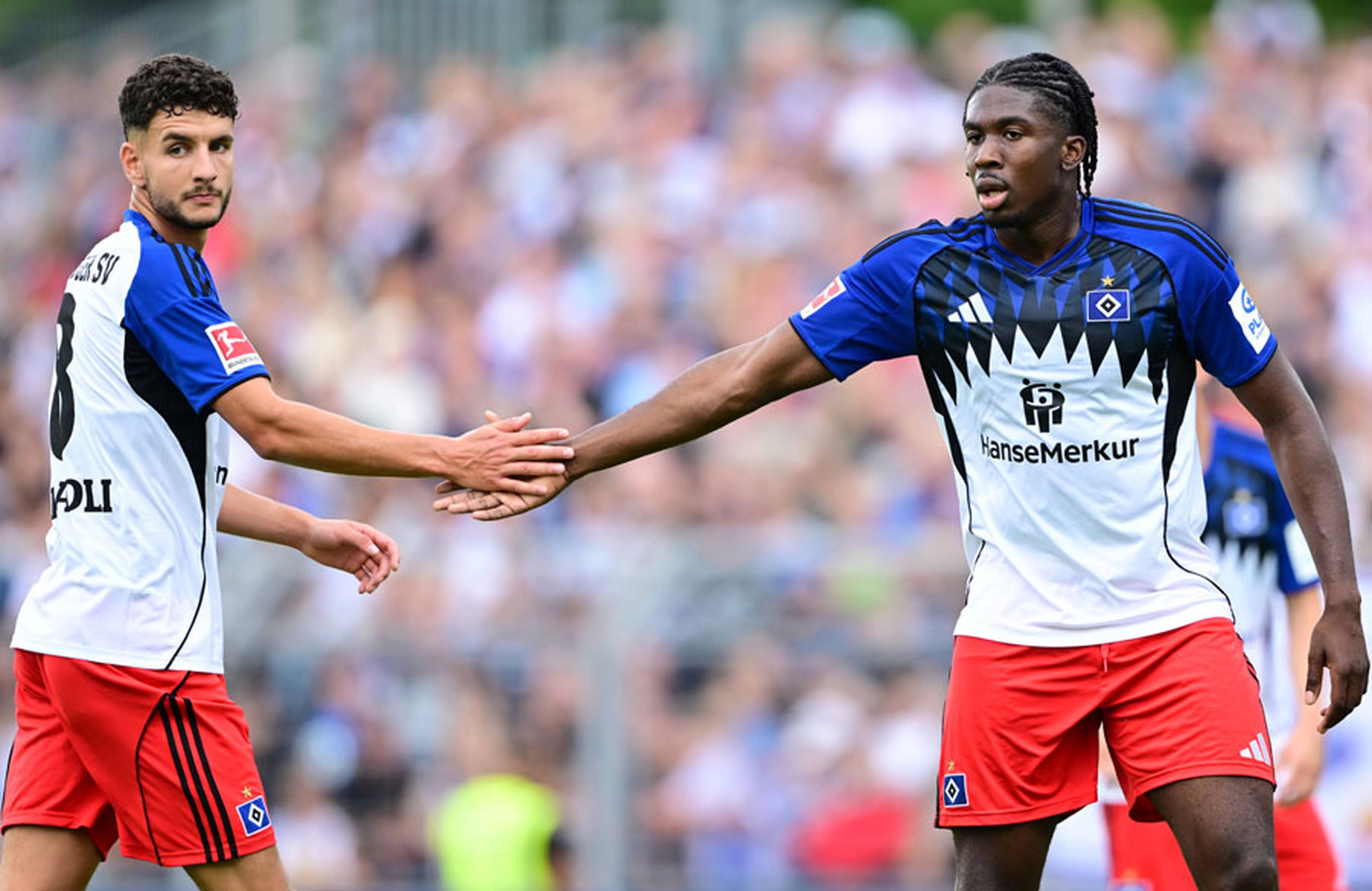 Daniel Elfadli (l.) und Joel Agyekum waren in der ersten Hälfte deutlich mehr in der Offensive gefordert, als ihnen lieb war. 