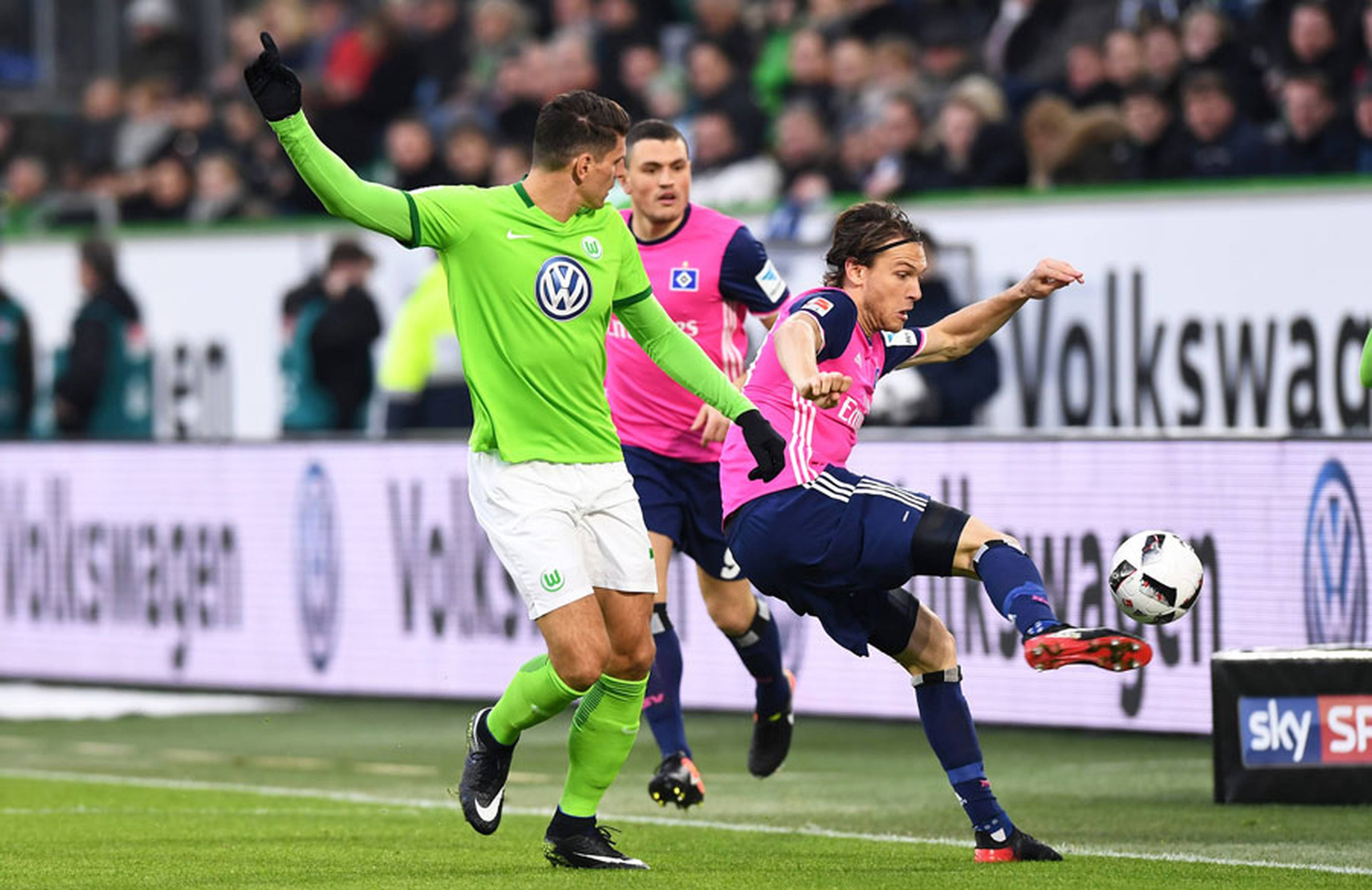 Albin Ekdal tackling.