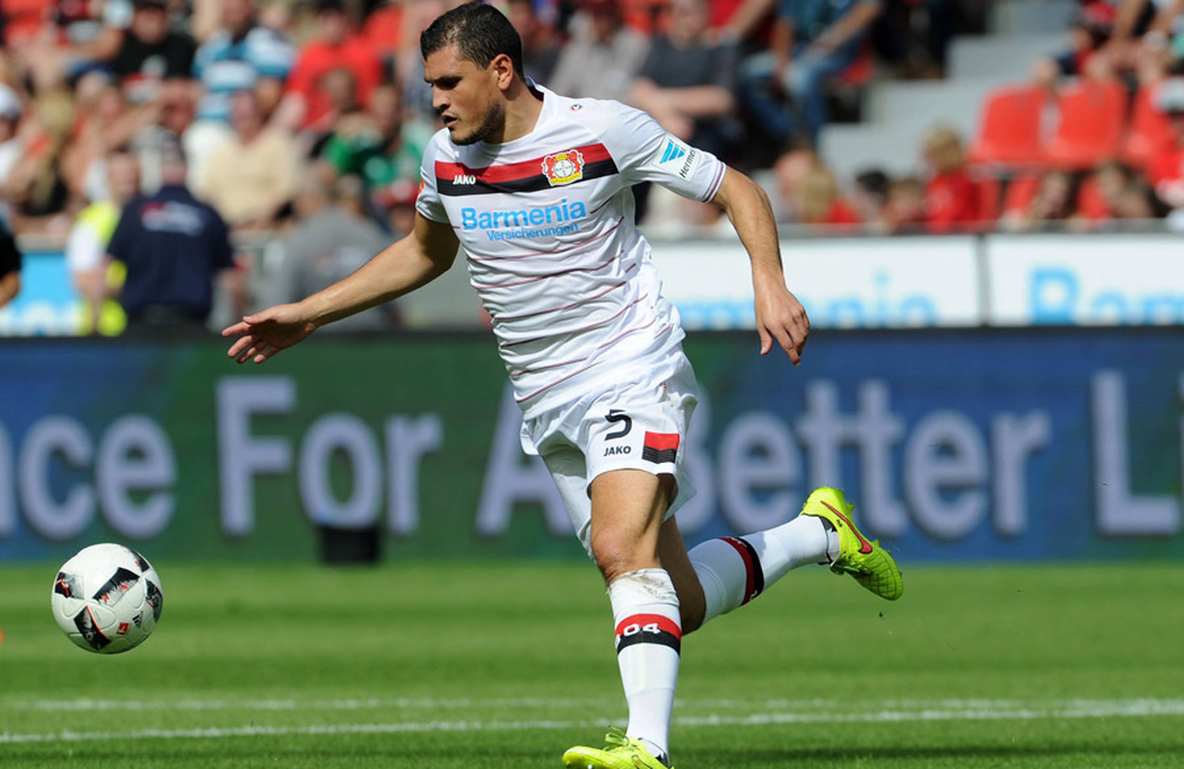 Kyriakos Papadopoulos playing for Leverkusen.