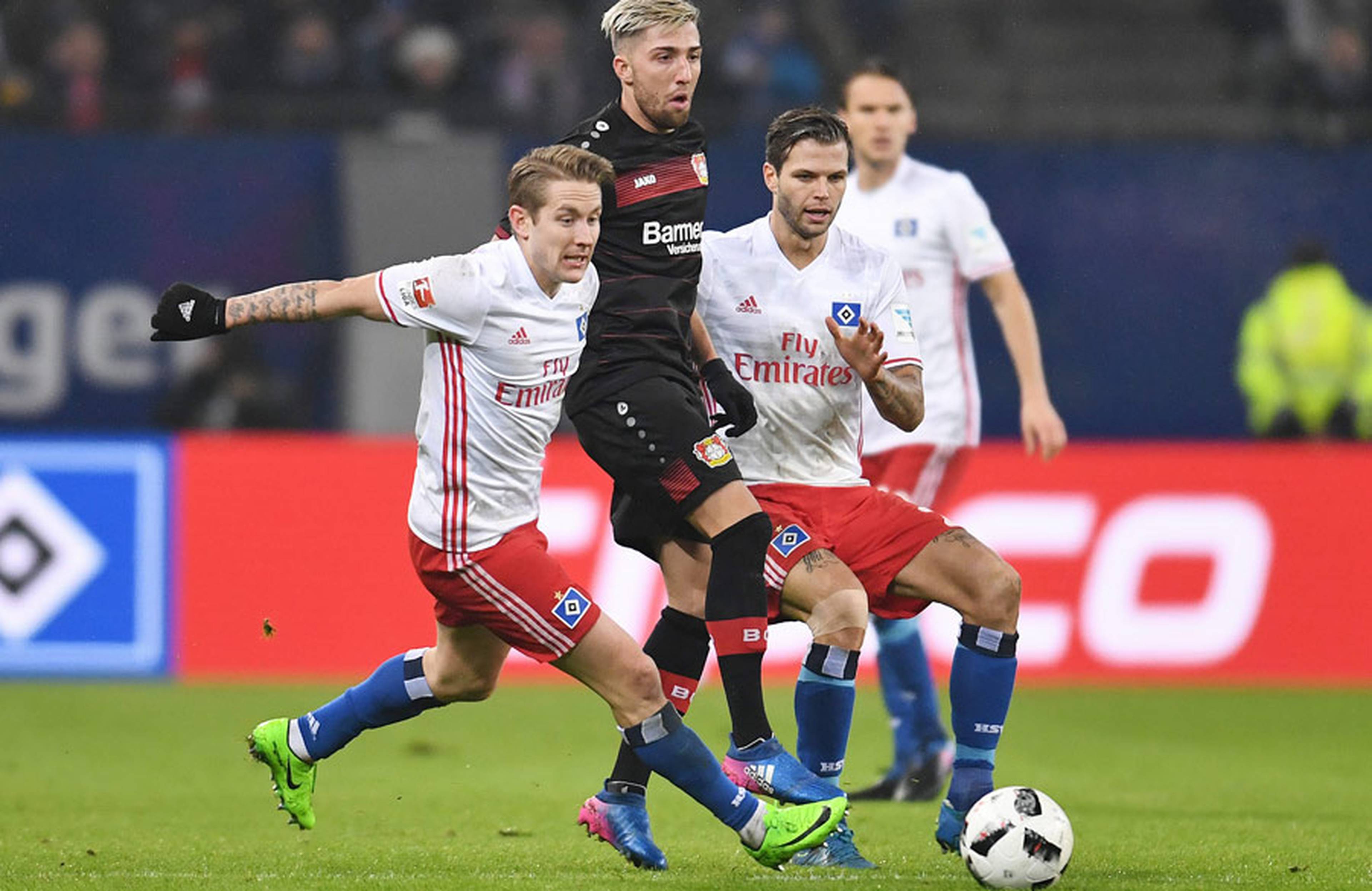 Holtby und Diekmeier im Zweikampf mit Kampl.