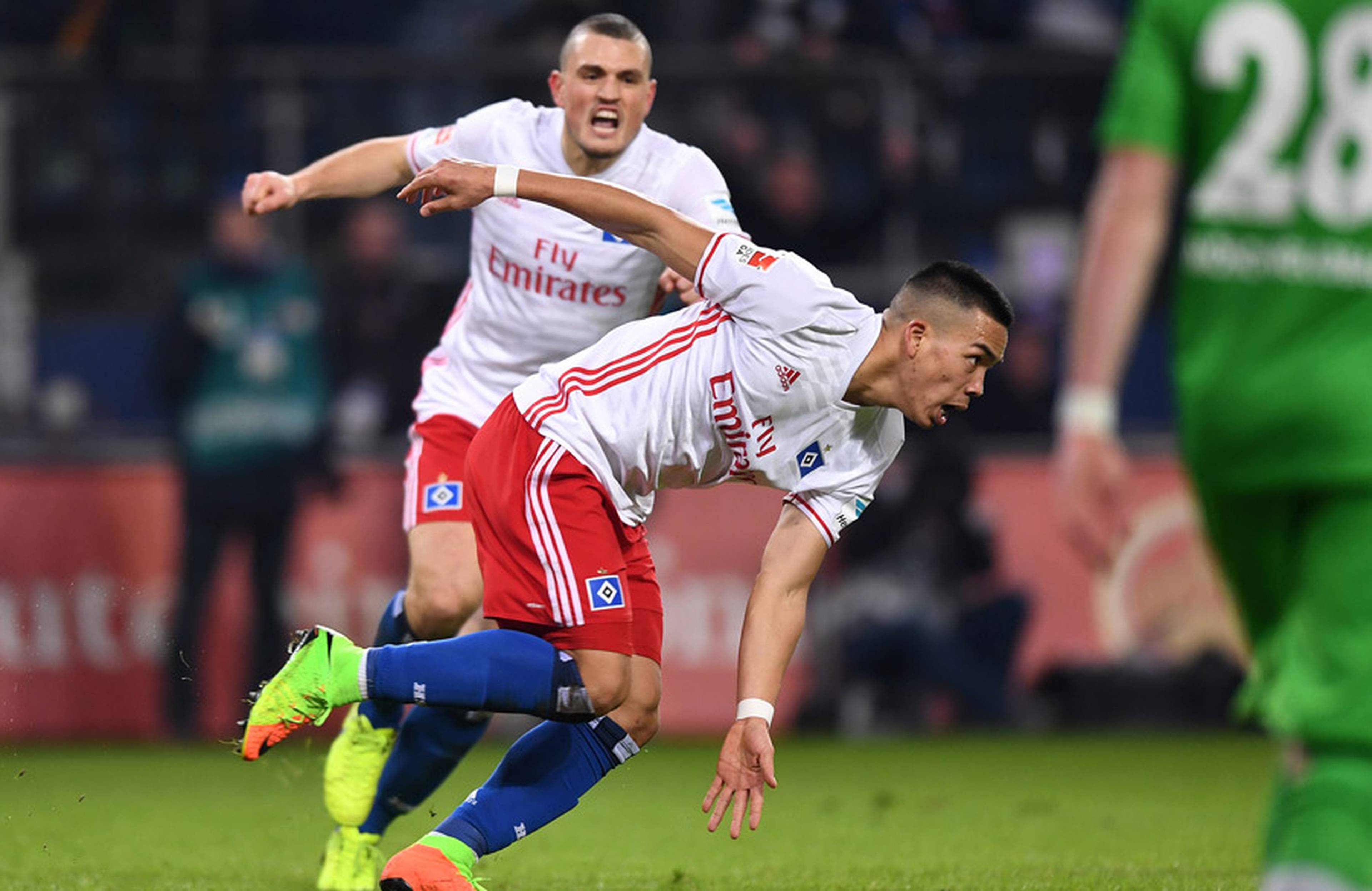 Bobby Wood und Kyriakos Papadopoulos jubeln gemeinsam. 