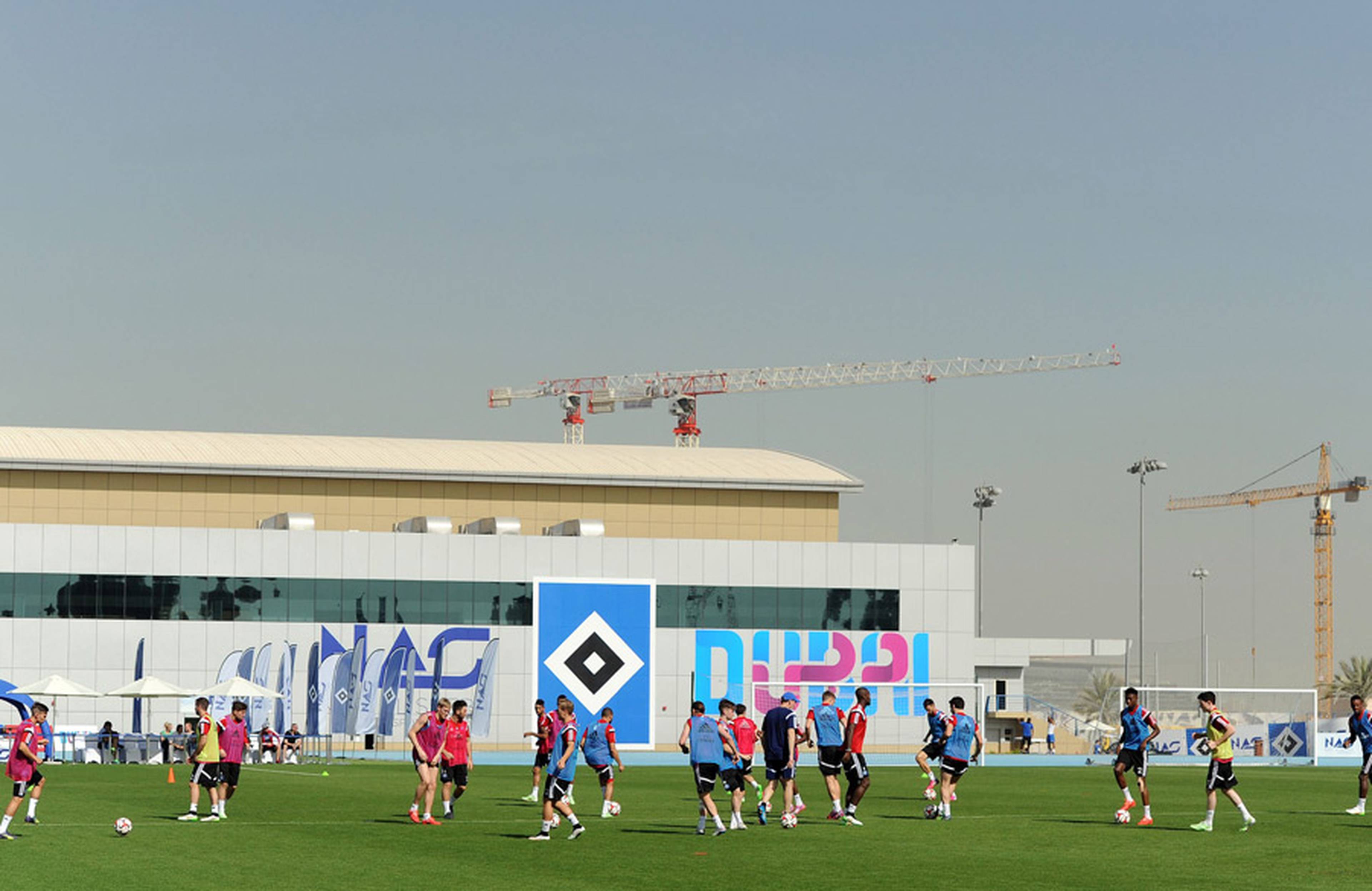 Die Rothosen auf dem Trainingsplatz in Dubai 2015.