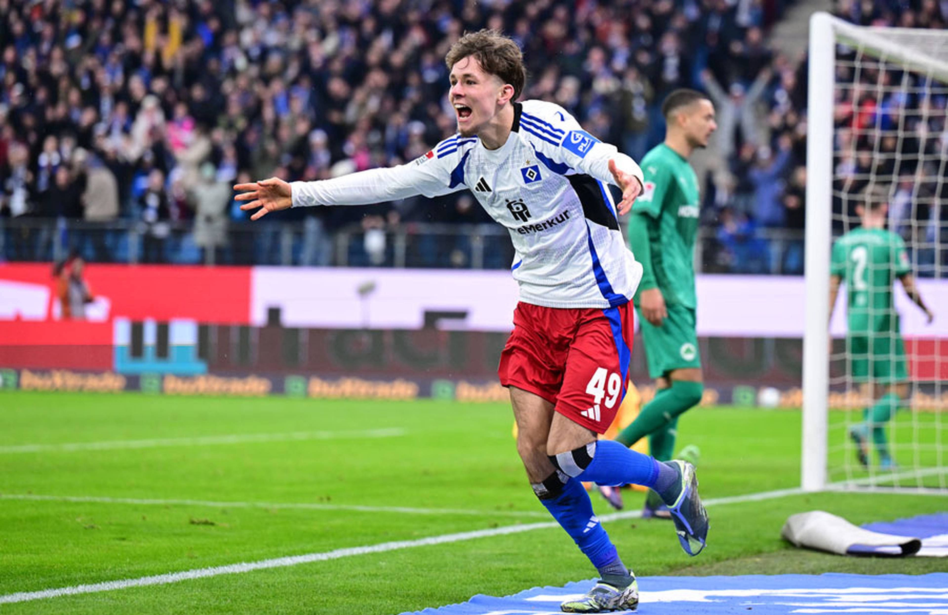 Der Augenblick des Spiels: Otto Stange erzielt nach seiner Einwechslung das 5:0 und bringt mit einem ersten Profi-Tor das Volksparkstadion zum Beben.