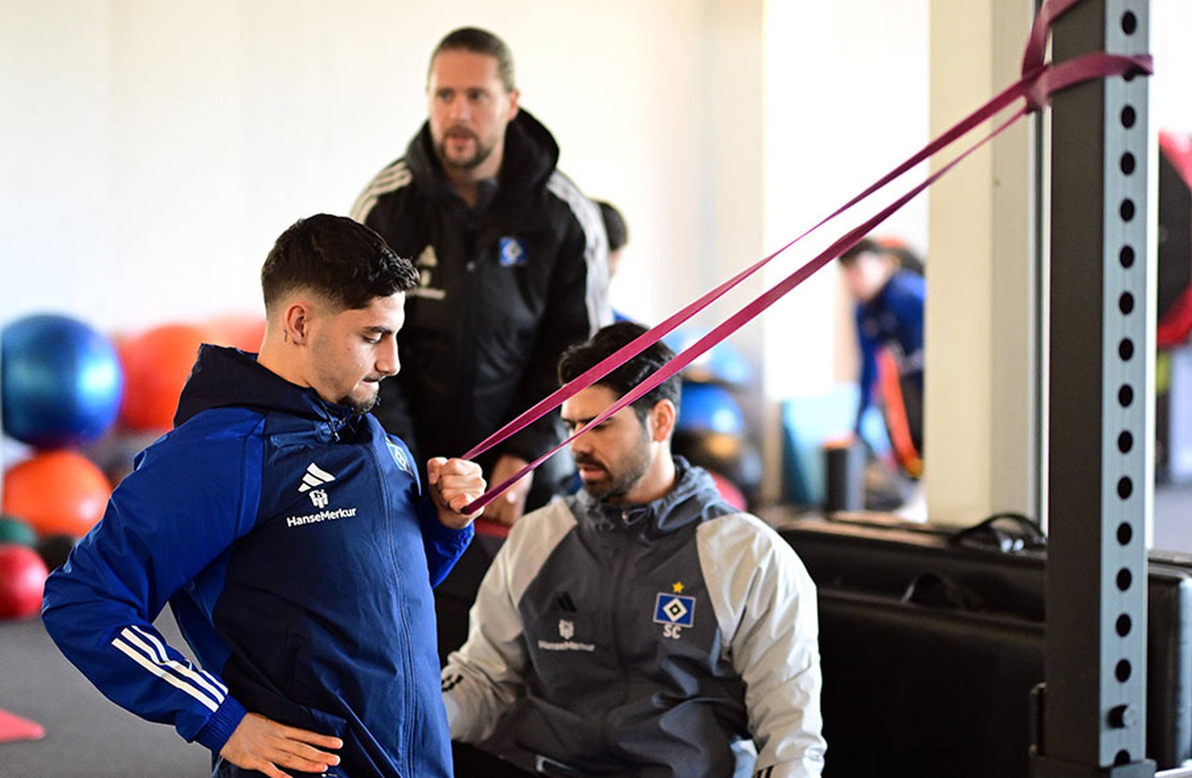 Gym-Session: Ludovit Reis arbeitet auch in Sotogrande an der nötigen Stabilität seiner Schulter.